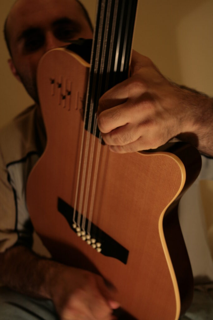 Godin A11 NT 11-string fretless Glissentar